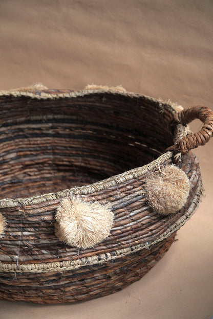 Boho basket with pompons